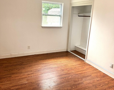 2856 Beachwood Boulevard - Photo Thumbnail 11