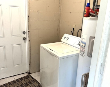 2856 Beachwood Boulevard - Photo Thumbnail 7