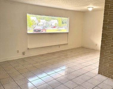 2856 Beachwood Boulevard - Photo Thumbnail 4
