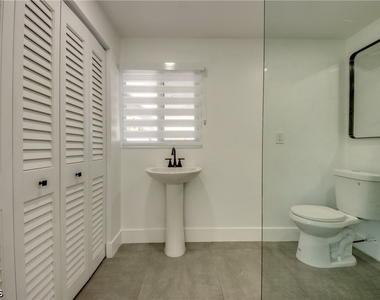 4312 S Pacific Circle - Photo Thumbnail 22