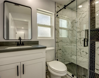 4312 S Pacific Circle - Photo Thumbnail 18