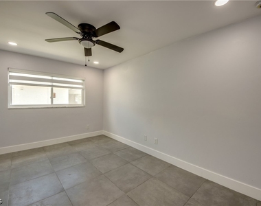 4312 S Pacific Circle - Photo Thumbnail 14