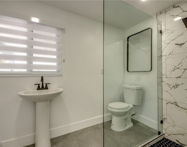 4312 S Pacific Circle - Photo Thumbnail 23