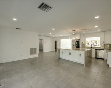 4312 S Pacific Circle - Photo Thumbnail 10