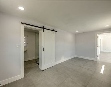 4312 S Pacific Circle - Photo Thumbnail 27