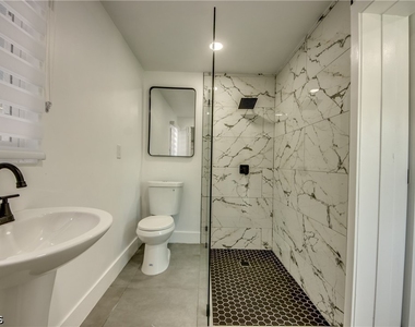 4312 S Pacific Circle - Photo Thumbnail 24