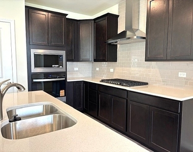 2760 Lawlor Lane - Photo Thumbnail 7