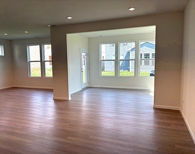 2760 Lawlor Lane - Photo Thumbnail 8