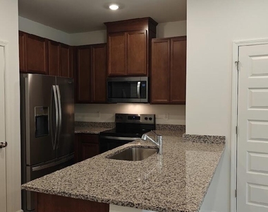 1117 Mountain Crown Street - Photo Thumbnail 5