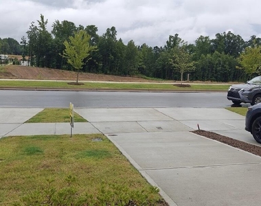 1117 Mountain Crown Street - Photo Thumbnail 2