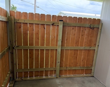 135 Chisholm Trail - Photo Thumbnail 18