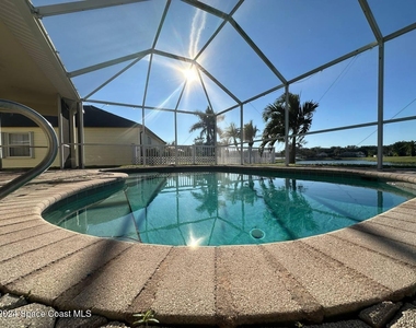 565 Limerick Drive - Photo Thumbnail 2