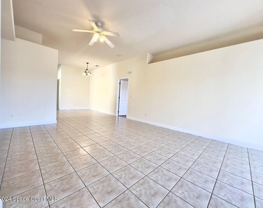565 Limerick Drive - Photo Thumbnail 21