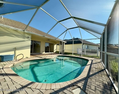 565 Limerick Drive - Photo Thumbnail 1