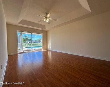 565 Limerick Drive - Photo Thumbnail 17