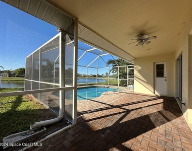 565 Limerick Drive - Photo Thumbnail 4