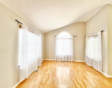 1950 Middlebury Drive - Photo Thumbnail 2