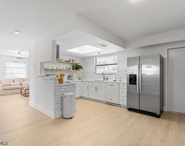 1332 Granada Boulevard - Photo Thumbnail 7