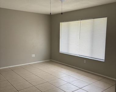 511 Dinner Street Ne - Photo Thumbnail 4