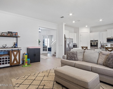 181 Oaklawn Court - Photo Thumbnail 8