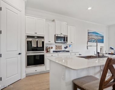 181 Oaklawn Court - Photo Thumbnail 4