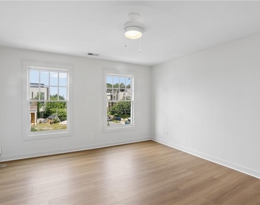 292 Fortune Street Ne - Photo Thumbnail 9
