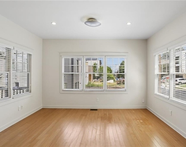 292 Fortune Street Ne - Photo Thumbnail 4