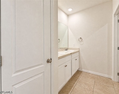 2736 Dumont Lane - Photo Thumbnail 21