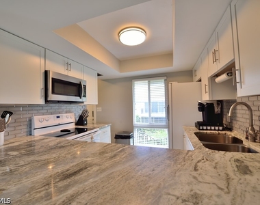 229 Palm Drive - Photo Thumbnail 3