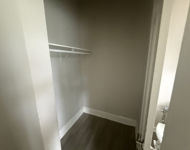 6912 N Ashland Boulevard - Photo Thumbnail 4