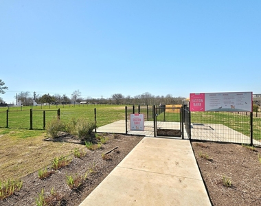 9608 Hamadryas Dr - Photo Thumbnail 31