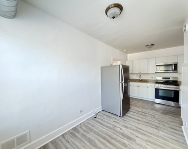 1605 N Mcvicker Street - Photo Thumbnail 7