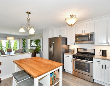 17323 Lakebrook Drive - Photo Thumbnail 10