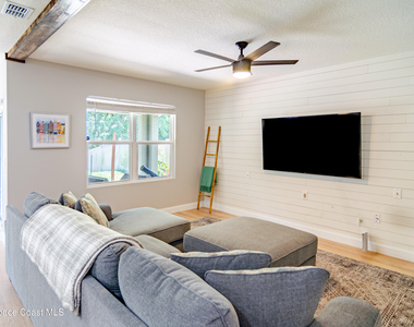 340 Sorrento Drive - Photo Thumbnail 12