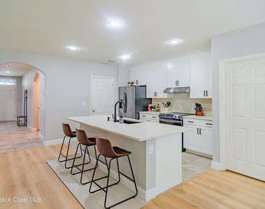 340 Sorrento Drive - Photo Thumbnail 10