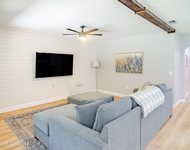 340 Sorrento Drive - Photo Thumbnail 11