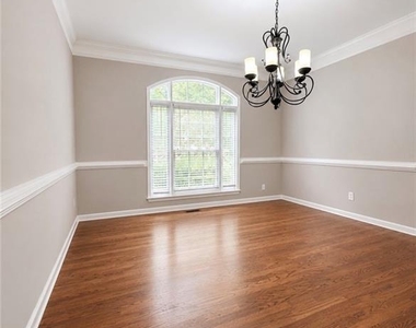 3235 Bentwood Close - Photo Thumbnail 17