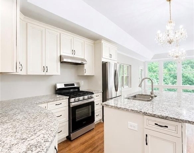 3235 Bentwood Close - Photo Thumbnail 40