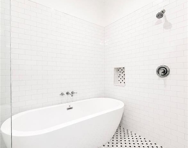 3235 Bentwood Close - Photo Thumbnail 44