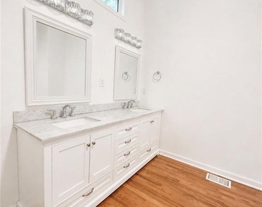 3235 Bentwood Close - Photo Thumbnail 42