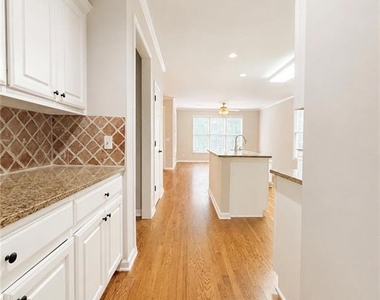 3235 Bentwood Close - Photo Thumbnail 13