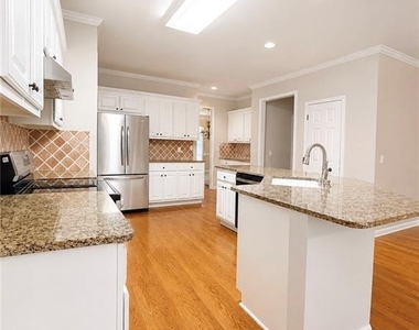 3235 Bentwood Close - Photo Thumbnail 15