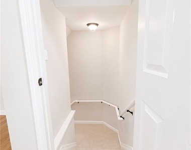 3235 Bentwood Close - Photo Thumbnail 36