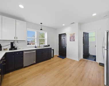 7435 S Euclid Avenue - Photo Thumbnail 12