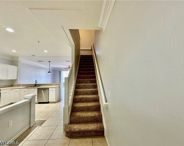 1164 Oxford Lane - Photo Thumbnail 16