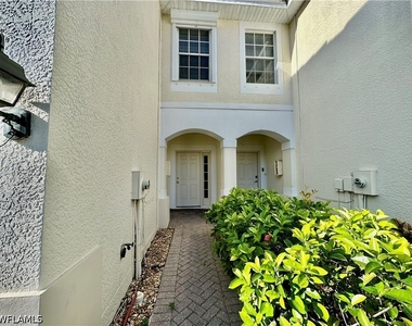 1164 Oxford Lane - Photo Thumbnail 6
