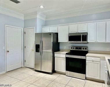 1164 Oxford Lane - Photo Thumbnail 9