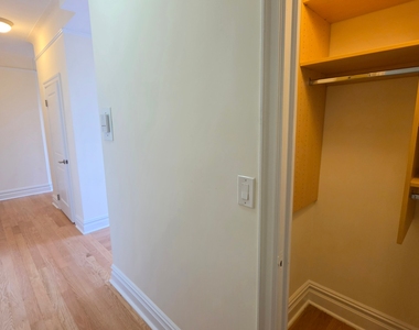 Second Avenue - Photo Thumbnail 4
