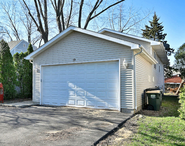 19 E Pineview Drive - Photo Thumbnail 1