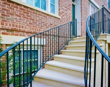 426 Bill Kennedy Way Se - Photo Thumbnail 1
